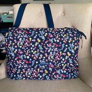 Like new beautiful Vera Bradley quilted brief case with shoulder strap